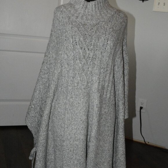 UGG Cable Knit Sweaters Cape Tie Sides Women's size XL/XXL - Picture 3 of 7